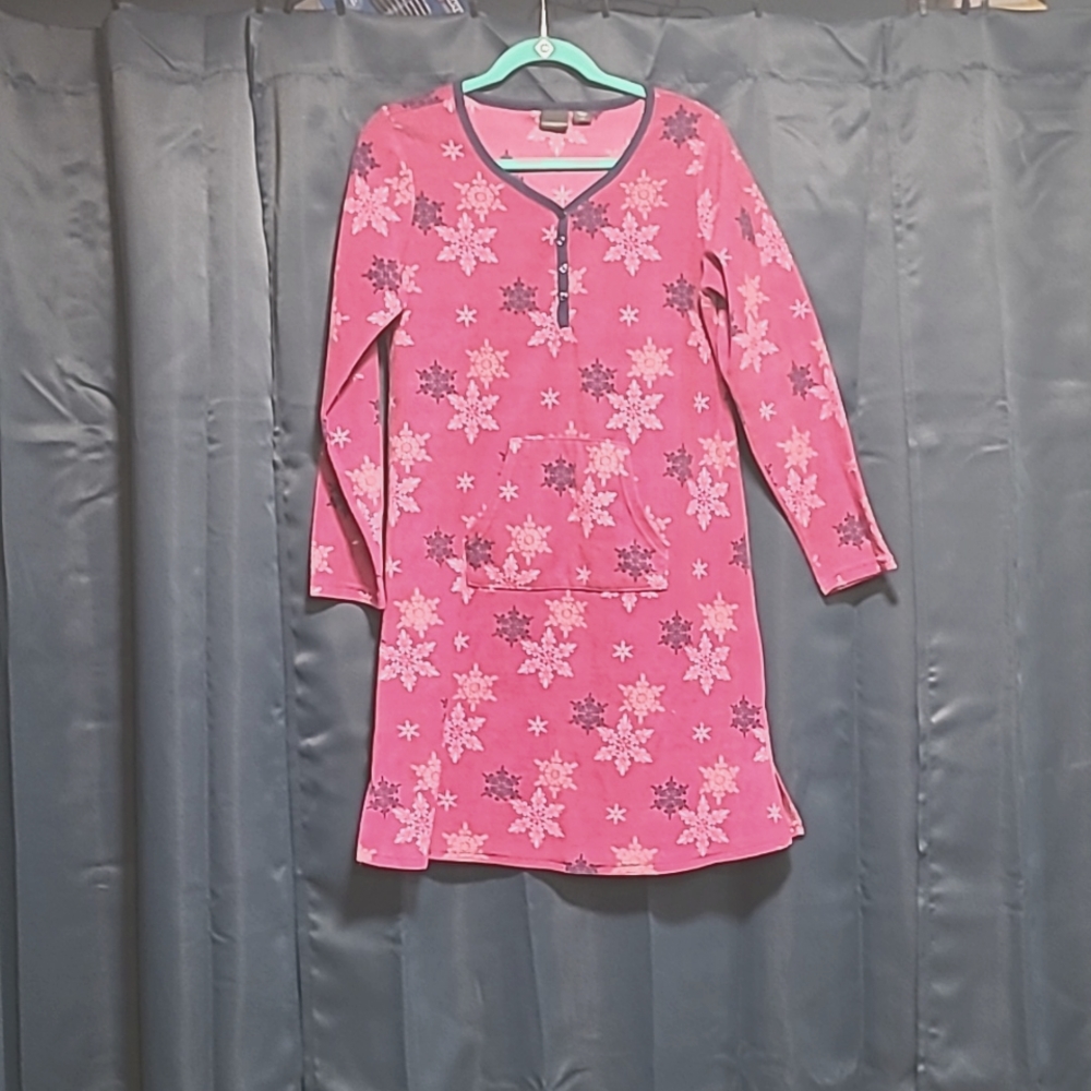 Pink/magenta medium night gown